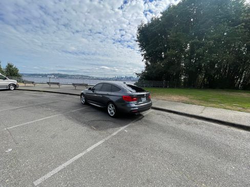Used 2016 BMW 328i Gran Turismo xDrive AWD/4WD image 2