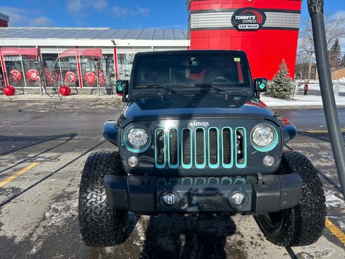 Used 2017 Jeep Wrangler Unlimited Sahara w/ Connectivity Group image 2