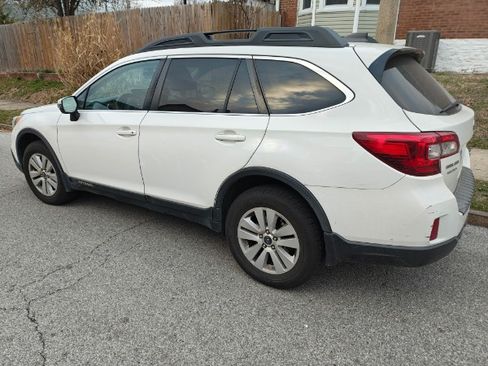 Used 2017 Subaru Outback 2.5i Premium image 10
