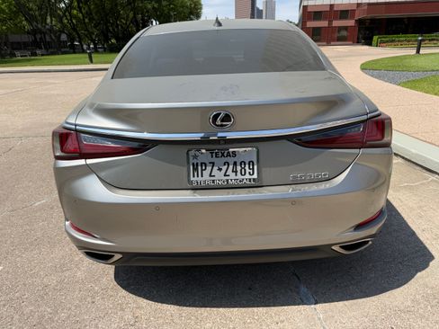 Used 2019 Lexus ES 350 image 2