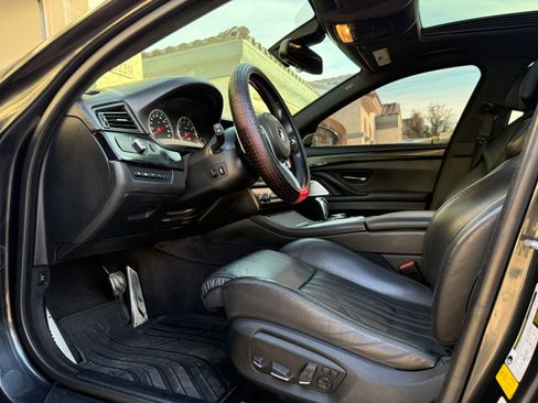 Used 2015 BMW M5 image 8