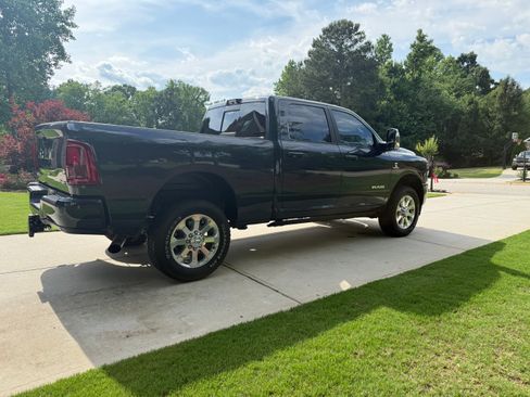 Used 2025 RAM 2500 Laramie AWD/4WD image 8