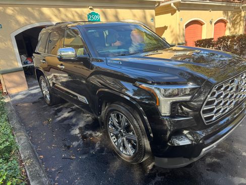 Used 2025 Toyota Sequoia Capstone image 4