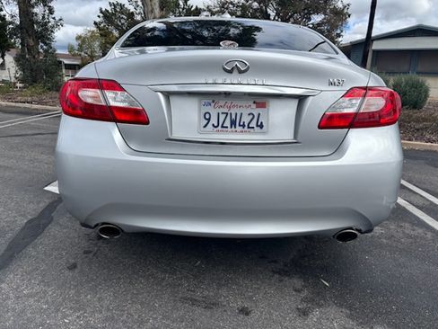 Used 2012 INFINITI M37 w/ Premium Pkg image 2