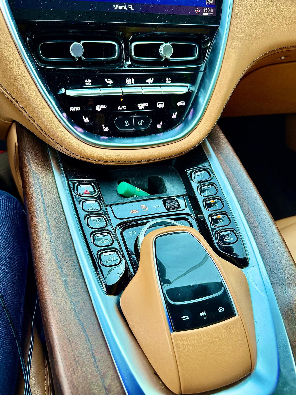 Used 2021 Aston Martin DBX AWD/4WD image 18