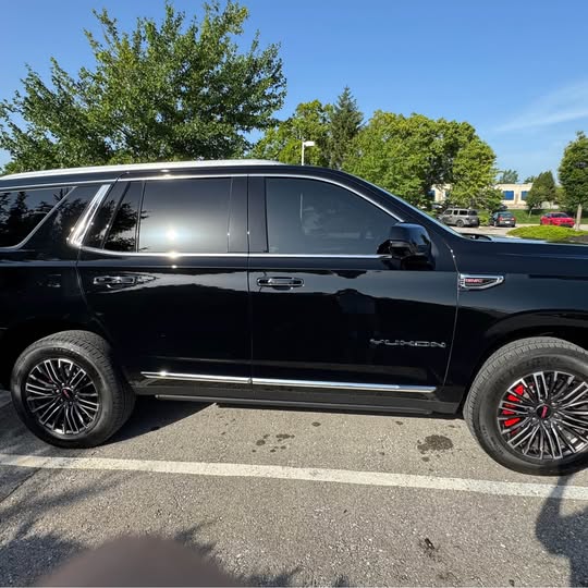 Used 2025 GMC Yukon Elevation w/ Elevation Premium Package AWD/4WD image 5
