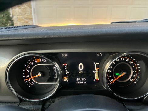 Used 2020 Jeep Wrangler Unlimited Sahara image 9