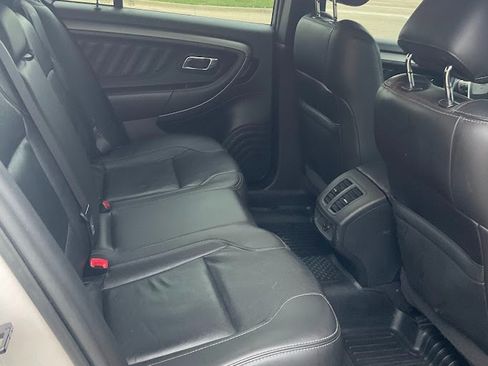 Used 2015 Ford Taurus SEL image 14