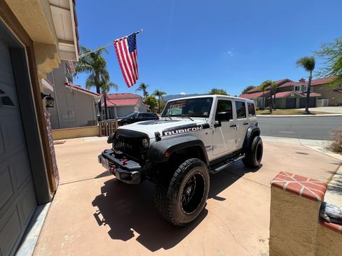 Used 2018 Jeep Wrangler Unlimited Rubicon image 2