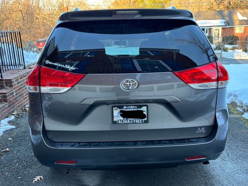 Used 2014 Toyota Sienna LE image 10