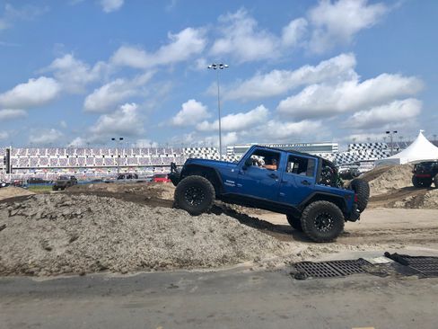 Used 2010 Jeep Wrangler Unlimited Sport AWD/4WD image 6