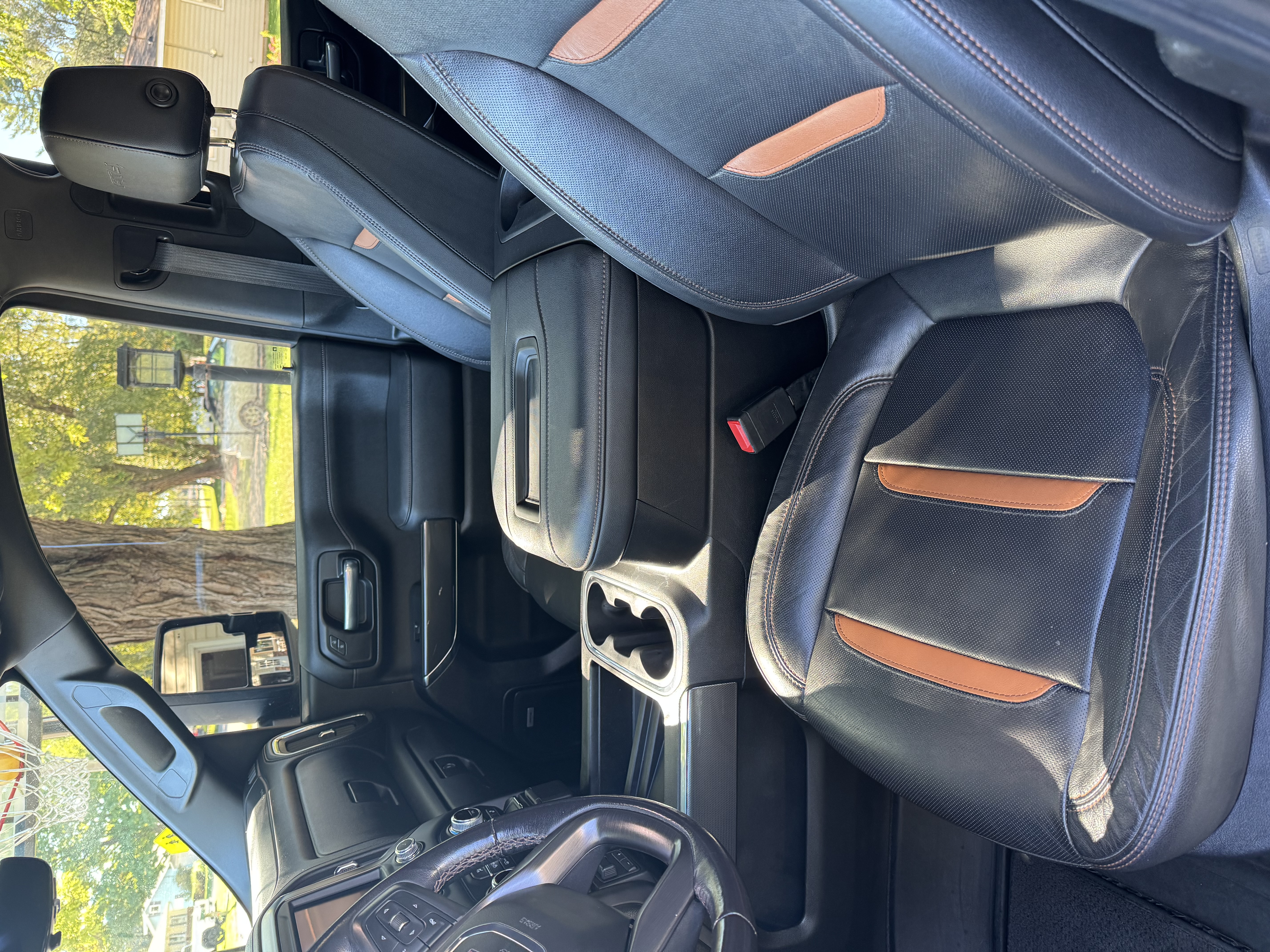 Used 2021 GMC Sierra 2500 AT4 w/ AT4 Premium Plus Package AWD/4WD image 5