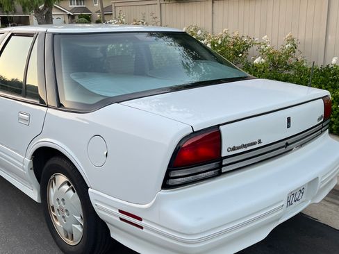 Used 1997 Oldsmobile Cutlass Supreme SL image 5