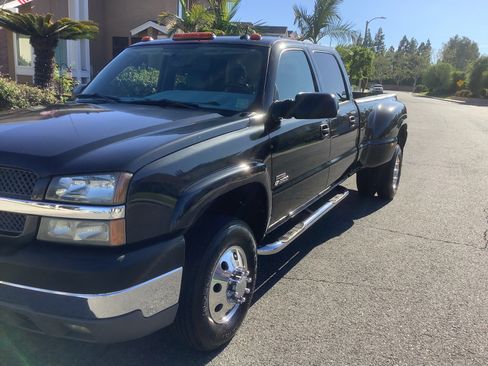 Used 2004 Chevrolet Silverado 3500 4x4 Crew Cab w/ Heavy-Duty Power Package image 4