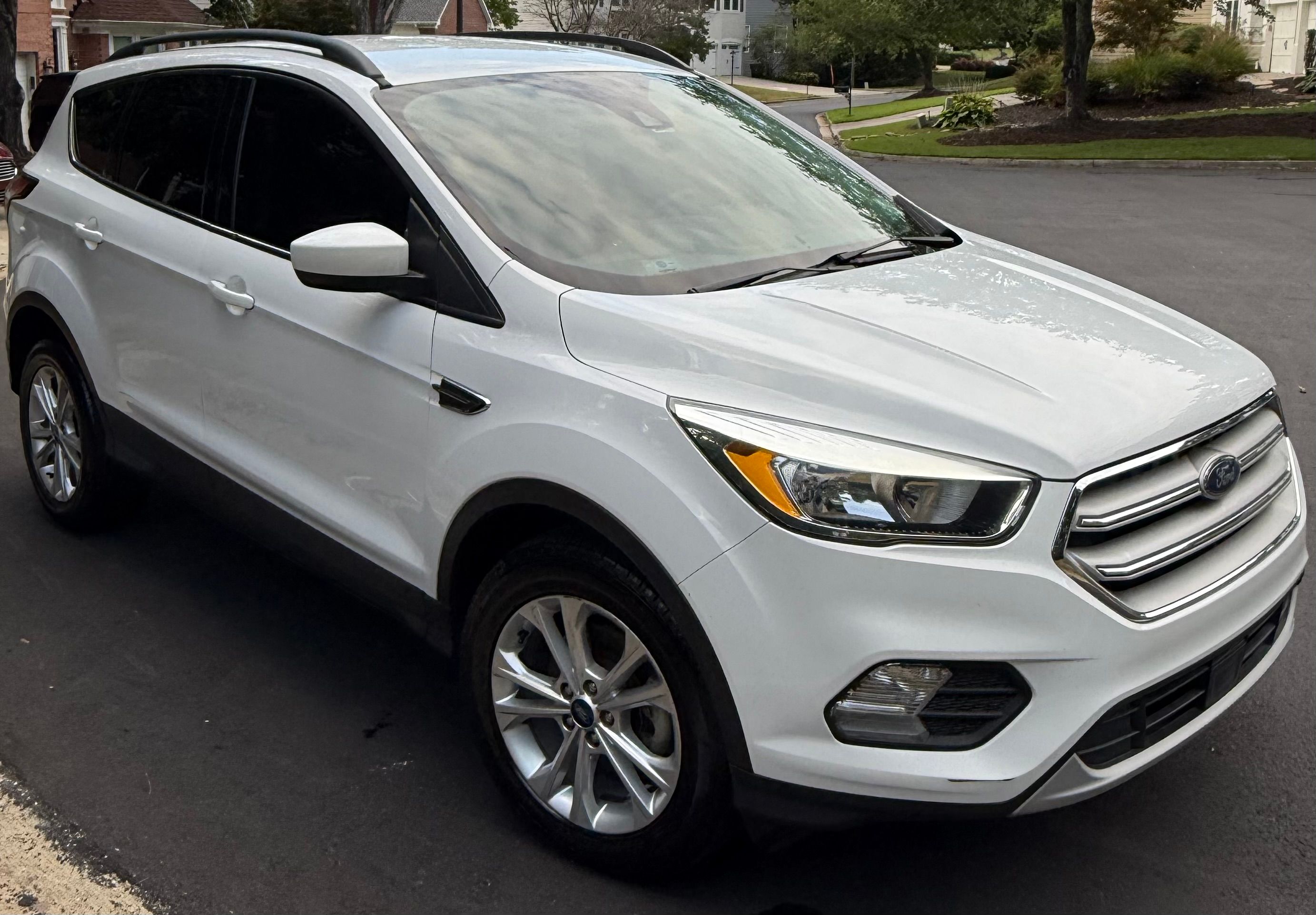 Used 2018 Ford Escape SE w/ Ford Safe & Smart Package FWD image 4