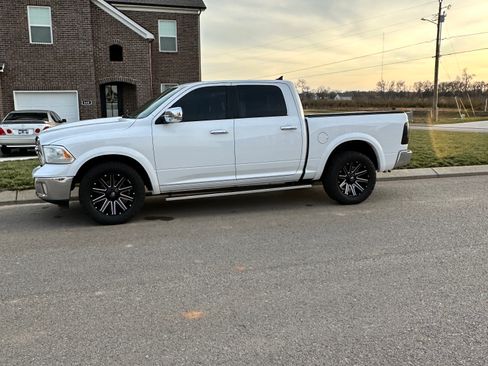 Used 2015 RAM 1500 Laramie w/ Convenience Group image 9
