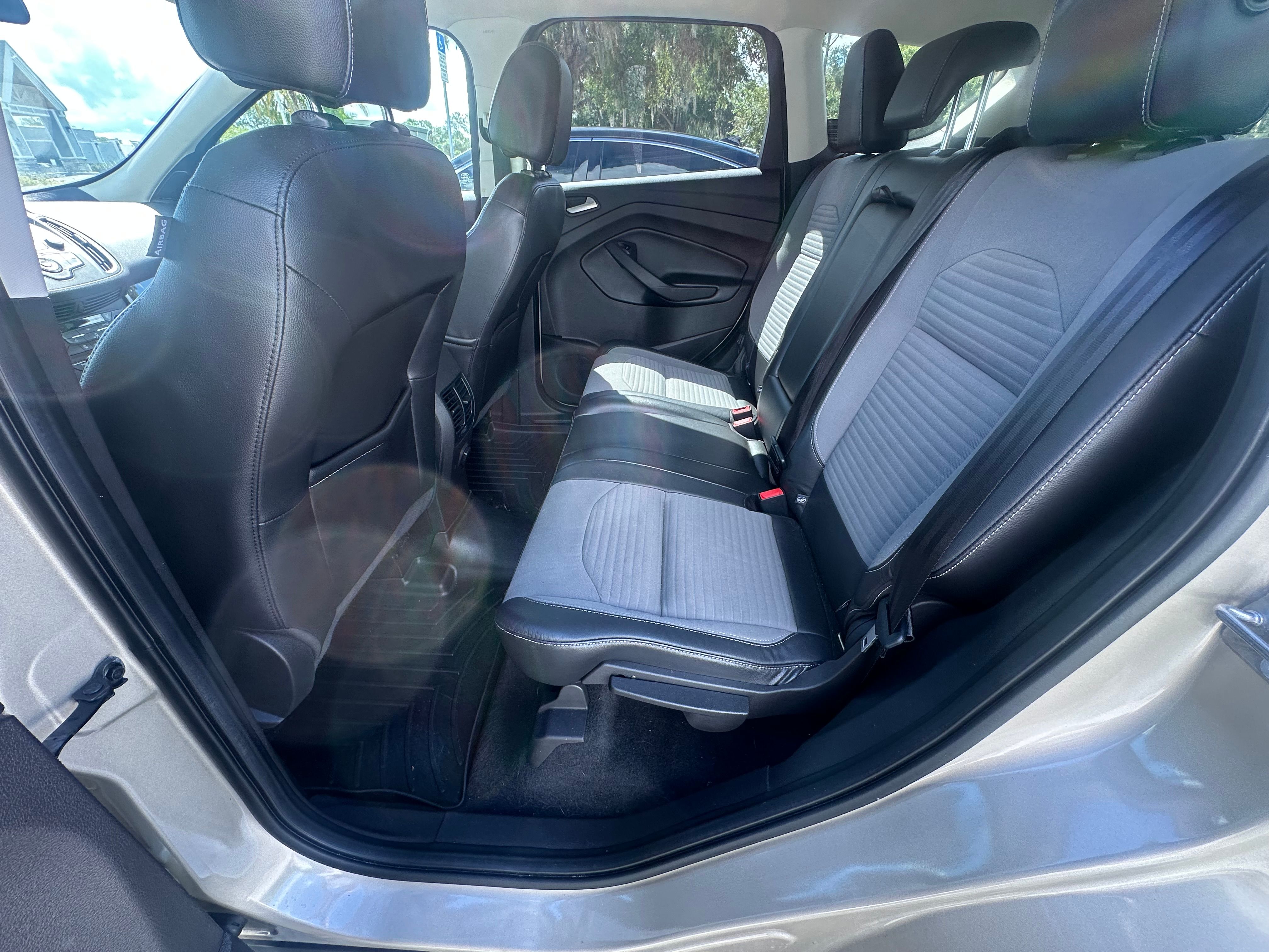 Used 2017 Ford Escape SE w/ SE Sport Appearance Package FWD image 14
