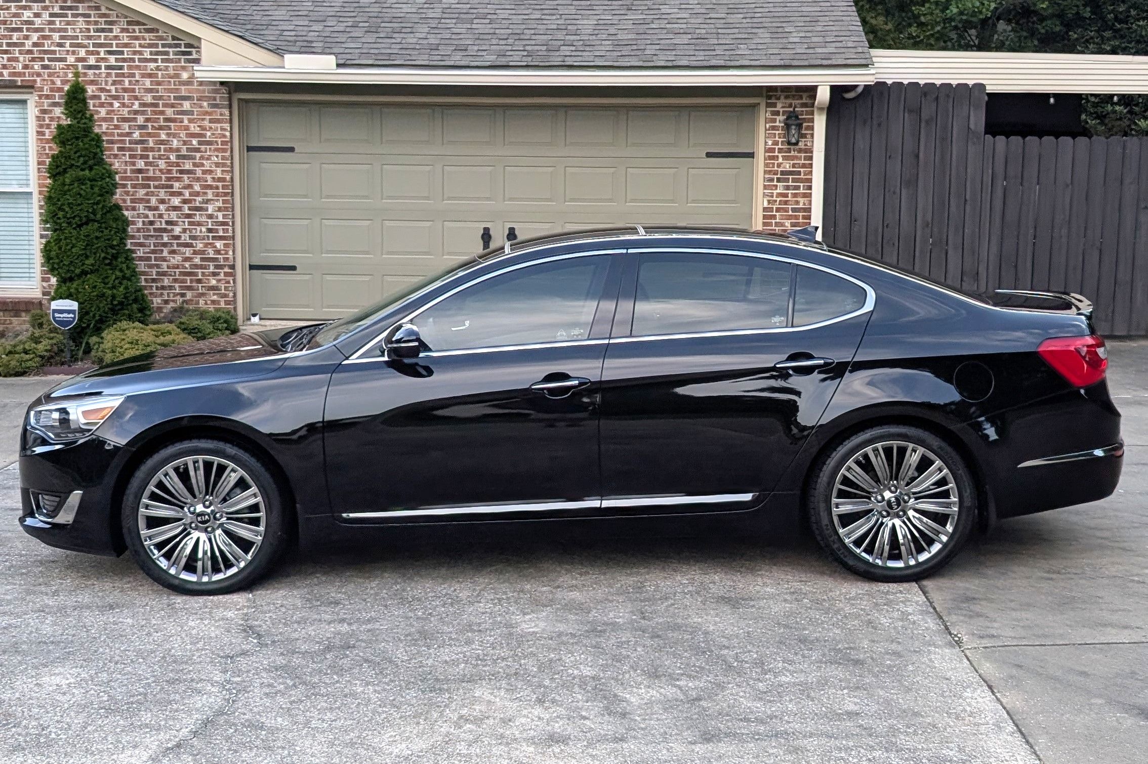 Used 2014 Kia Cadenza Limited FWD image 1