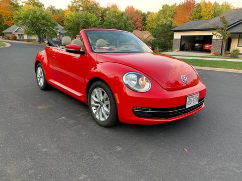 Used 2013 Volkswagen Beetle TDI FWD image 4