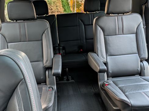 Used 2021 Chevrolet Suburban RST w/ Luxury Package image 28