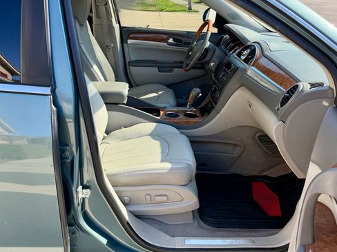 Used 2010 Buick Enclave CXL image 14