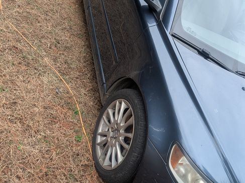 Used 2010 Volvo S40 2.4i image 2