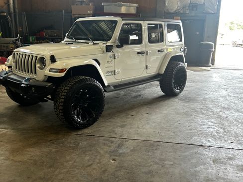 Used 2022 Jeep Wrangler Unlimited Sahara w/ Cold Weather Group image 6