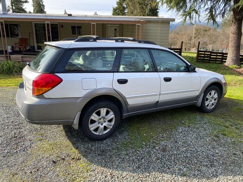 Used 2005 Subaru Outback 2.5i image 7