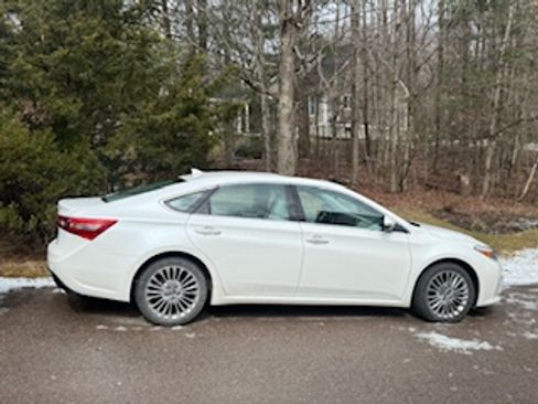 Used 2016 Toyota Avalon Limited image 13