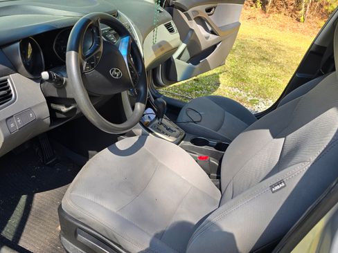 Used 2013 Hyundai Elantra GLS w/ Preferred Pkg image 7