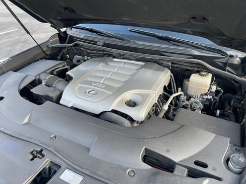 Used 2018 Lexus LX 570 4WD image 9