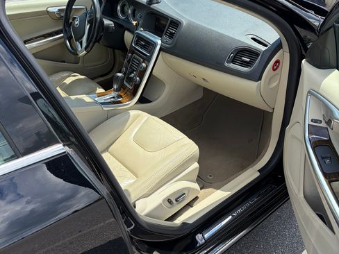 Used 2012 Volvo S60 T5 w/ Climate Pkg FWD image 16