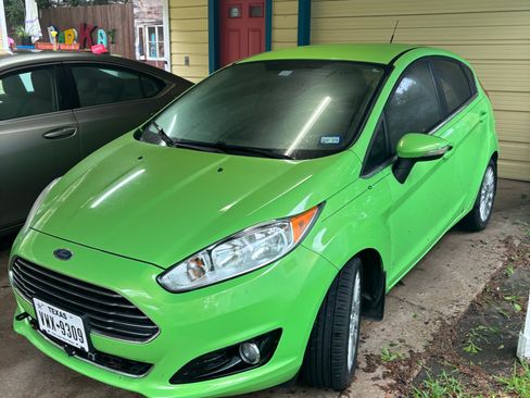 Used 2014 Ford Fiesta Titanium w/ Exterior Protection Package image 2