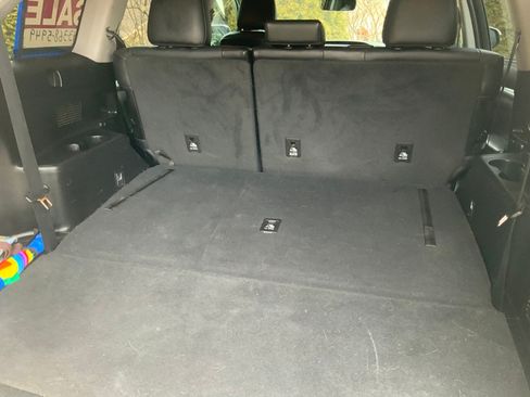 Used 2019 Toyota Highlander XLE image 18