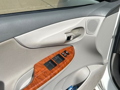 Used 2010 Toyota Corolla image 10