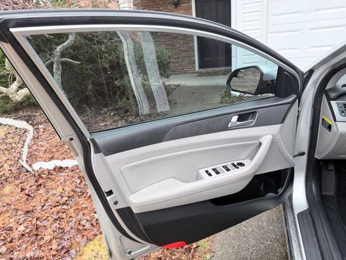 Used 2016 Hyundai Sonata SE image 5