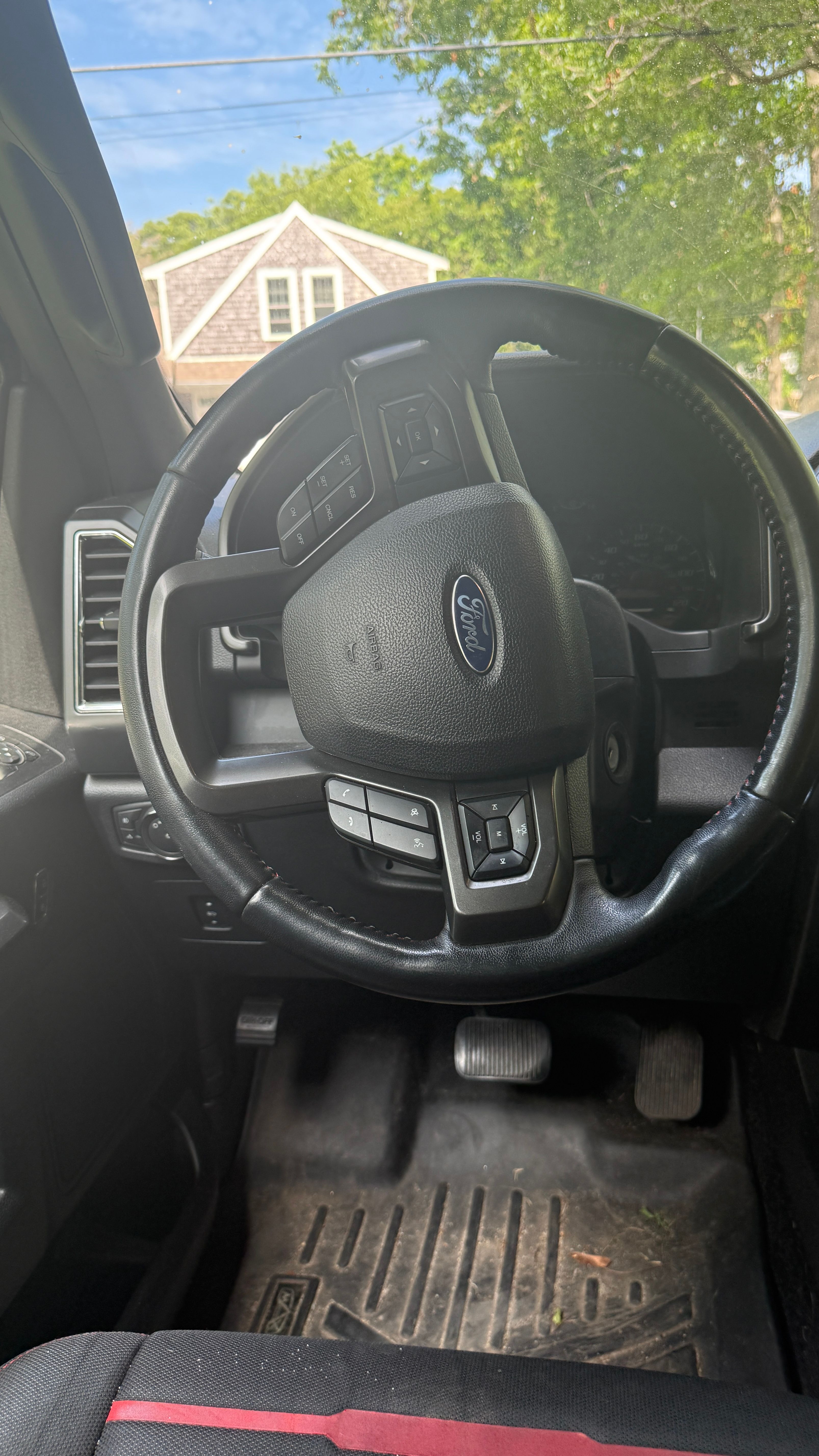 Used 2016 Ford F150 XLT w/ Equipment Group 302A Luxury AWD/4WD image 6