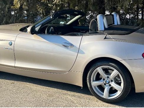 Used 2013 BMW Z4 sDrive28i image 2