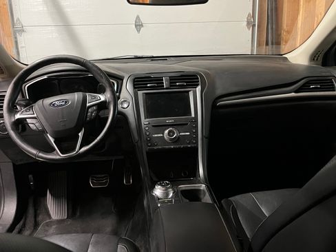 Used 2018 Ford Fusion Titanium image 8