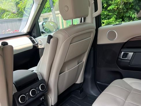 Used 2017 Land Rover Discovery HSE image 23