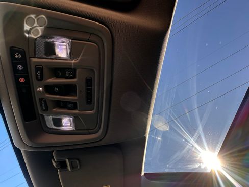 Used 2020 GMC Sierra 2500 Denali w/ Denali Ultimate Package image 16