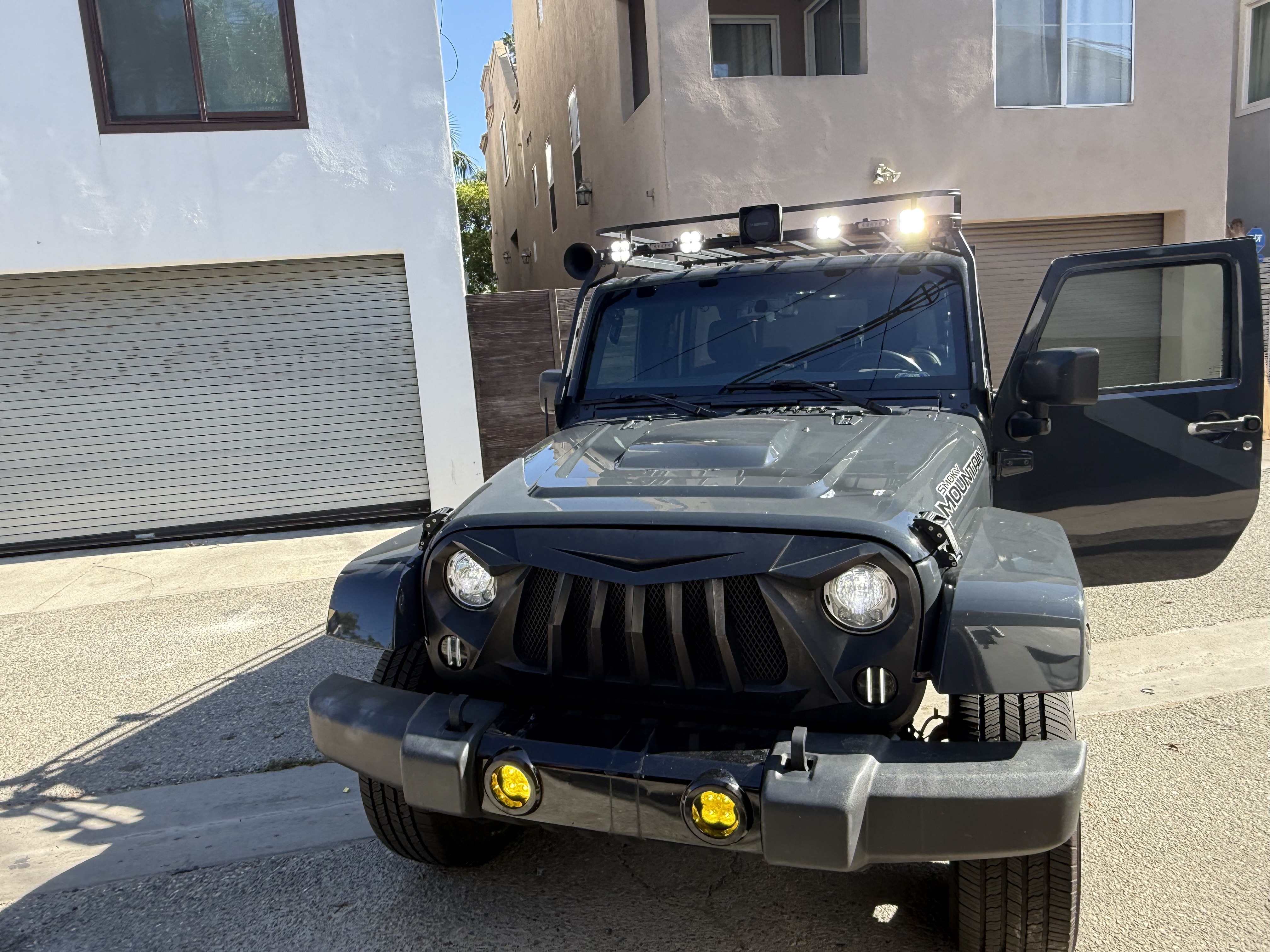 Used 2017 Jeep Wrangler Unlimited Sahara AWD/4WD image 12
