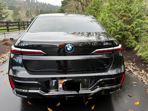 Used 2024 BMW i7 M70 image 18