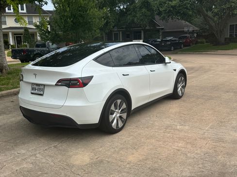 Used 2021 Tesla Model Y 2WD image 4