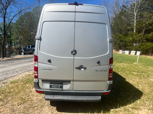 Used 2014 Mercedes-Benz Sprinter 3500 image 8