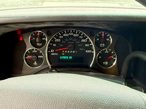 Used 2017 GMC Savana 3500 Extended RWD image 4