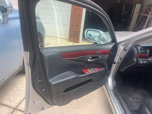 Used 2010 Lexus LS 460 image 6