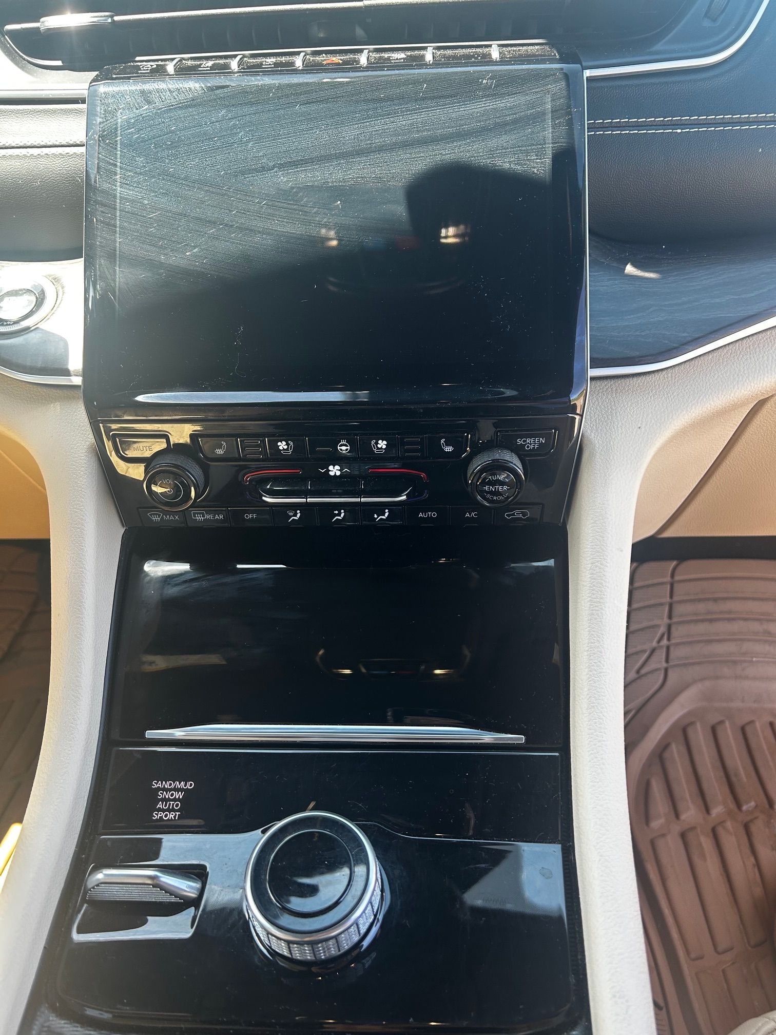 Used 2024 Jeep Grand Cherokee Limited w/ Luxury Tech Group II AWD/4WD image 8