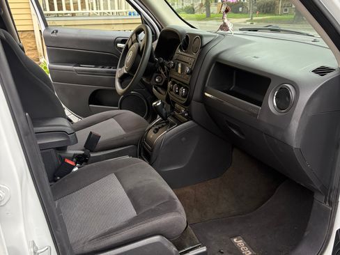 Used 2017 Jeep Patriot Sport w/ Power Value Group AWD/4WD image 5