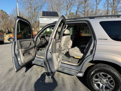 Used 2001 Toyota Sequoia Limited image 23